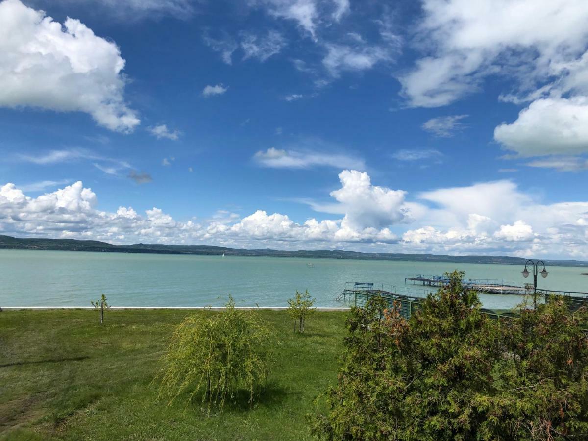 Hullám Apartman Balatonlelle Exterior foto
